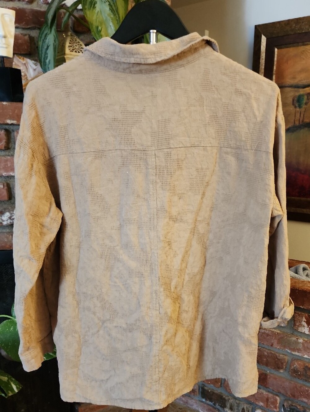Davi & Dani Tan Crinkle Jacquard Oversized Button-Down Blouse Small - Picture 4 of 10